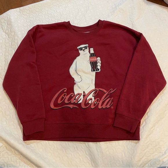 Coca Cola Red Sweatshirt Women’s Medium Polar Bear Graphic Cotton Blend Cozy - Picture 1 of 9
